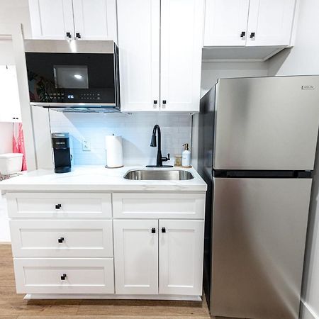 Pastel Tropics Studio Apartment Galveston Buitenkant foto